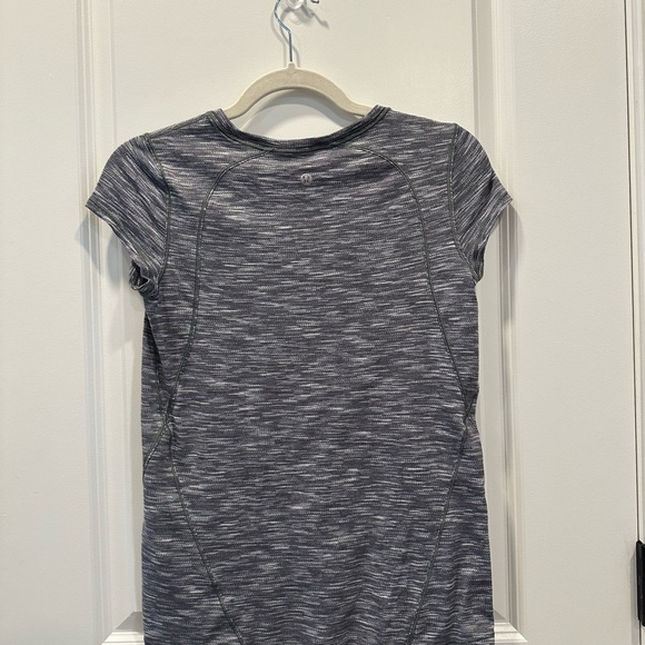 Lululemon 🍋 Grey Cap Sleeve Top - Picture 3 of 5